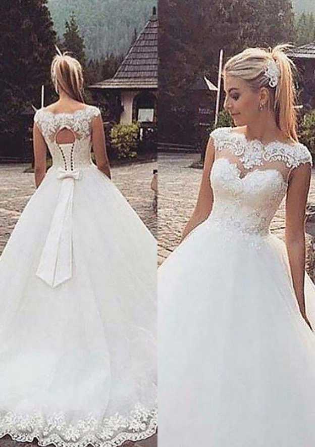 Ball Gown Scalloped Neck Sleeveless Sweep Train Tulle Wedding Dress With Appliqued Lace