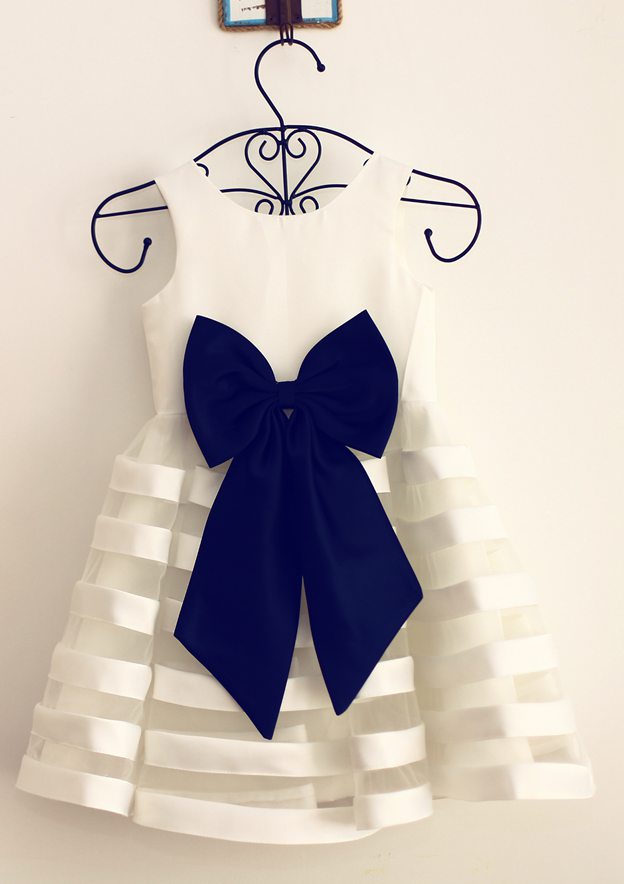 Elegant A-line Satin V-Back Bow Knee-length Flower Girl Dress main image 0
