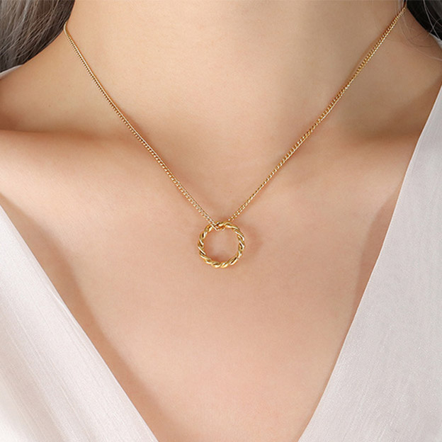 Élégant classique acier au titane colliers