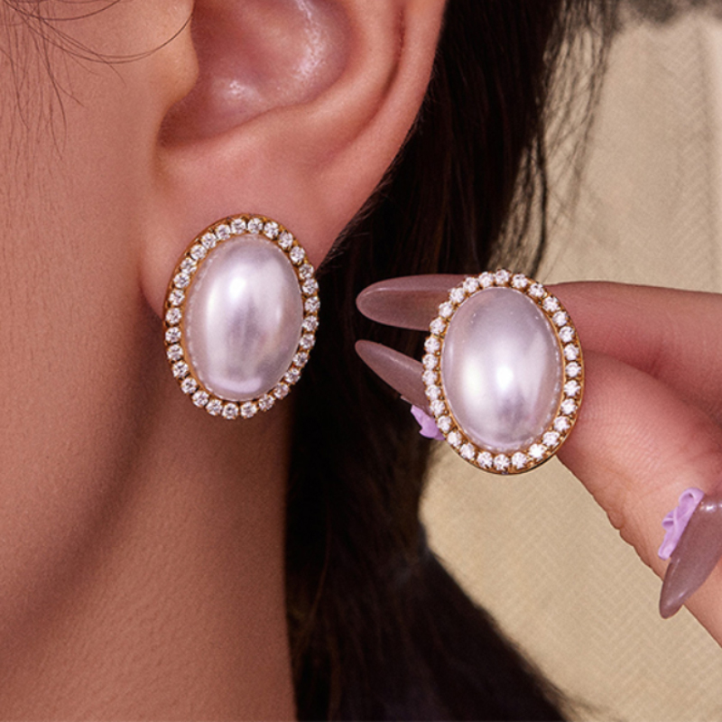 Exquisite Vintage Women's Alloy Earrings