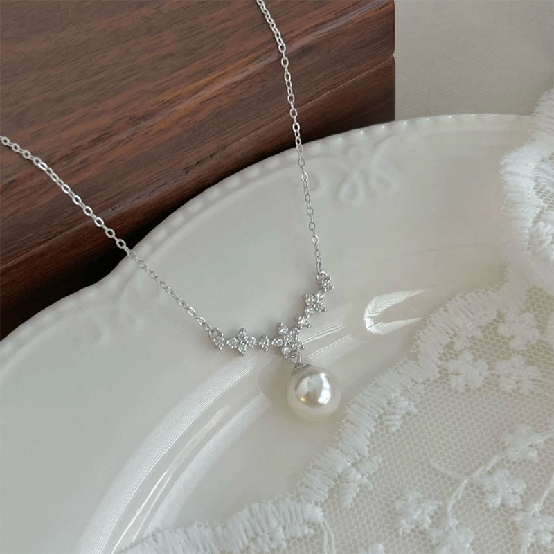 Charming Elegant Ladies' Flower Copper Necklace with Cubic Zirconia Imitation Pearls