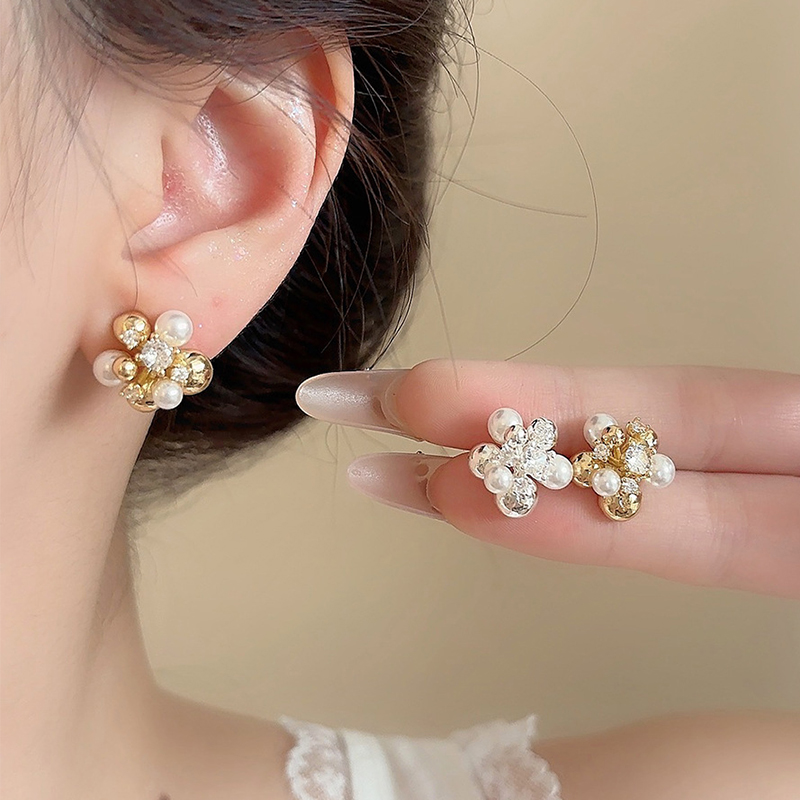 Pendientes bonitos elegantes de cobre con zirconio cúbico y perlas de imitación para mujer