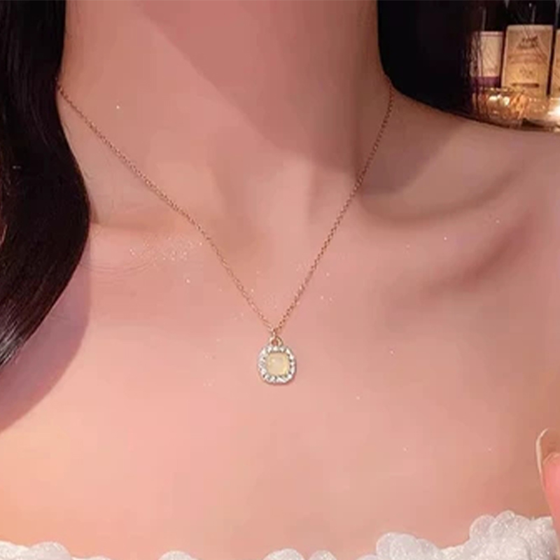 Chic Elegant Ladies' Square Alloy Resin Necklace with Rhinestone 
